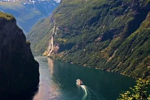Vi tar deg til de vakre fjordene
