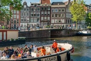 Amsterdam is always a good idea, Sale