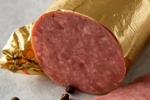 Servelat fra bunnen. Oppskriften er klar, blandingen er på lager