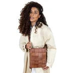 Re:Designed by Dixie Nicole Small skulderveske i skinn Walnut